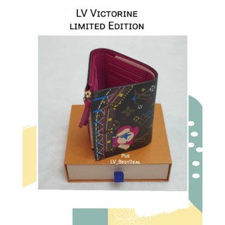 LV Louis Vuitton กระเป๋าสตางค์ รุ่น Victorine XMas 2020 Vivienne Limited Edition หลุยส์ วิตตอง สภาพใหม่มาก