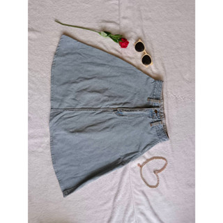 24.ส่งต่อ กระโปรงยีนส์ Size   M  ยีนส์สีซีด