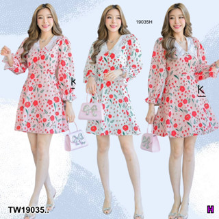 👗Pfashion [ส่งไวมาก🚛] P19035 มินิเดรส ปกลูกไม้ เชือกเอว ซิปหลัง ..