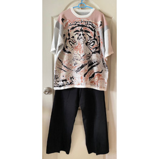 ชุดSet ไหมพรมไม่หนามาก ลายเสือ ยืดเยอะ ทรง Oversize เสื้อ อก 48-52 ยาว 28 กางเกง เอว 26-34 สพ 38-48 ยาว 39 ผ้านิ่มไม่คัน