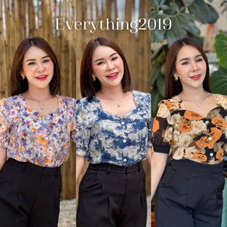 Everything2019 ⚡(6147) เสื้อคอหัวใจแขนตุ๊กตาแต่งกระดุมมุก ดีไซน์ทำให้ดูผอมเพรียว