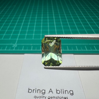 ทัวร์มาลีน (Green Tourmaline) 3.67ct (11.0x7.5x5.6) มม. สีเขียวตองอ่อน เนื้อใสไฟเต็ม สวยมาก สะอาด