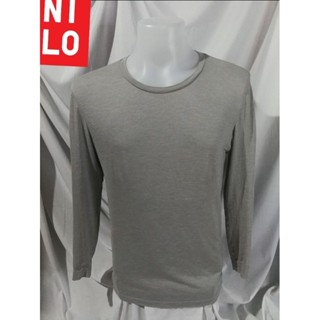 UNIQLO (HEATTECH) Brand_2nd hand เสื้อ​ยืด​ฮีตเทคแขนยาวคอกลมสีเทา Size S แท้มือสองกระสอบนำเข้า​