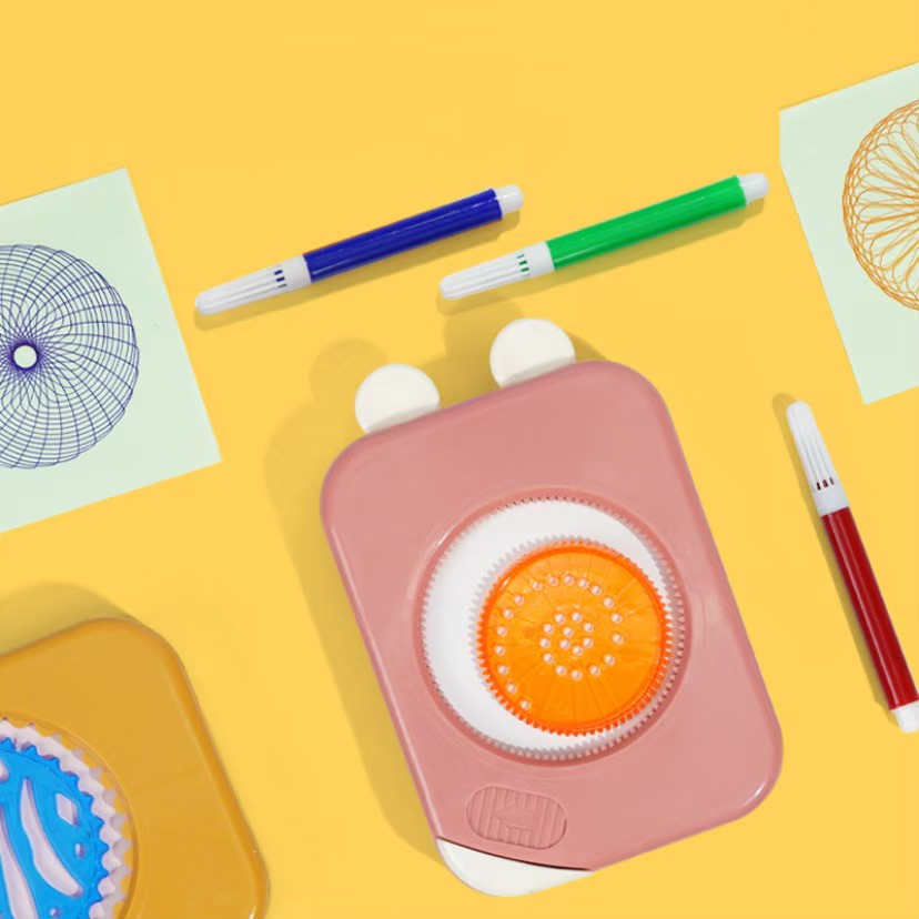 ส่งไว! Spirograph ไม้บรรทัดฟันเฟือง Stencil Art Design ของเล่นพกพา เหมาะสำหรับเด็ก 4ขวบ+ มาพร้อมกล่องเก็บ พกพาง่าย - รูปที่ 3