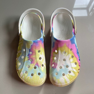 Crocs baya tie dye รองเท้ามือสองของแท้ sz.42