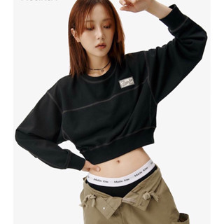 พรีออเดอร์ของแท้ MATIN KIM STITCH POINT LABEL CROP SWEATSHIRT