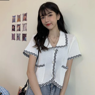 DODO*พร้อมส่ง*เสื้อเสื้อคอปก กระดุมมุกสีขาว มีกระเป๋าสองข้าง ตกแต่งขอบด้วยลายเส้นหยัก น่ารักสไตล์เกาหลี(47052)