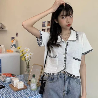 DODO*พร้อมส่ง*เสื้อเสื้อคอปก กระดุมมุกสีขาว มีกระเป๋าสองข้าง ตกแต่งขอบด้วยลายเส้นหยัก น่ารักสไตล์เกาหลี(47052)