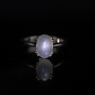 แหวนพลอยมุกดาหาร(Rainbow moonstone) เนื้อใส เหลือบฟ้าเข้ม ตัวเรือนเงินแท้92.5% พลอยแท้จากประเทศศรีลังกา ไซส์นิ้ว 55 หรือ