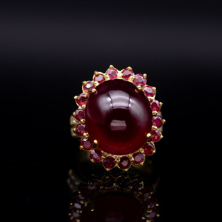 แหวนพลอยทับทิม(Natural Ruby) สีแดงเลือดนก ล้อมด้วยพลอยทับทิม จากบ่อซูดาน ตัวเรือนเงินแท้ 92.5% ชุบทอง ไซส์นิ้ว 53หรือเบอ