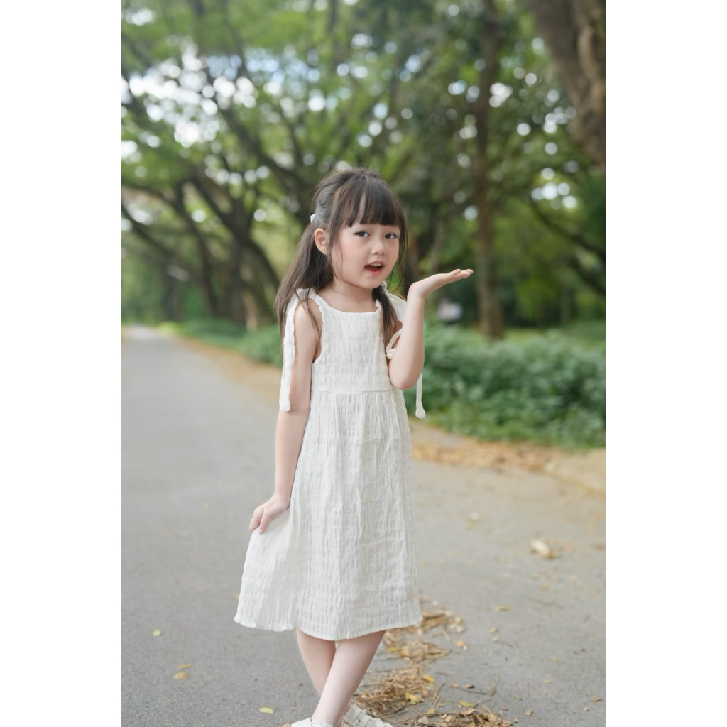 สินค้าใหม่ เดรสผูกไหล่สีขาวมินิมอลมินิใจ