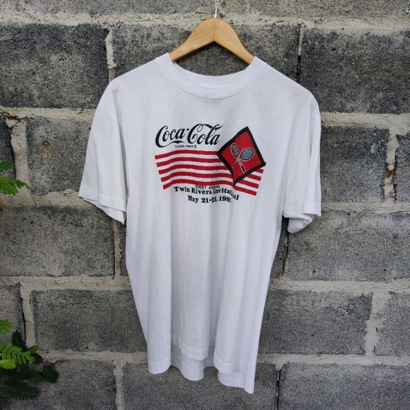 เสื้อยืดวินเทจ 90s Coca cola Twin Rivers Invitational Badminton Cup T-Shirt