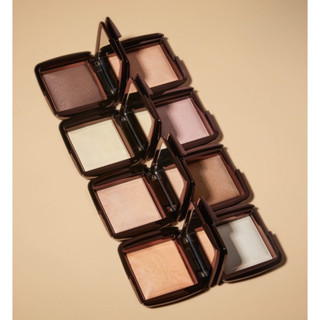 9.15 ลดอีก 380฿ โค้ดshopee[20DDXTRA915]  HOURGLASS  Ambient Lighting Powder สี Diffused Light