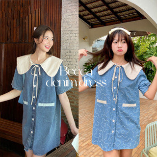 chuuchop_พร้อมส่งทุกไซส์(C7916)✨🪂☁️Becca denim dress ชุดเดรสยีนส์ แต่งปกขาว