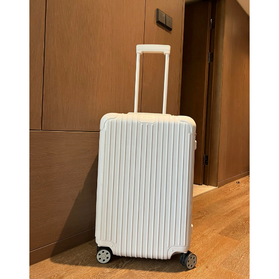 ถูกที่สุด ของแท้ 100% RIMOWA Essential Check-In M 26 นิ้ว ขาว กระเป๋าเดินทาง 83263664