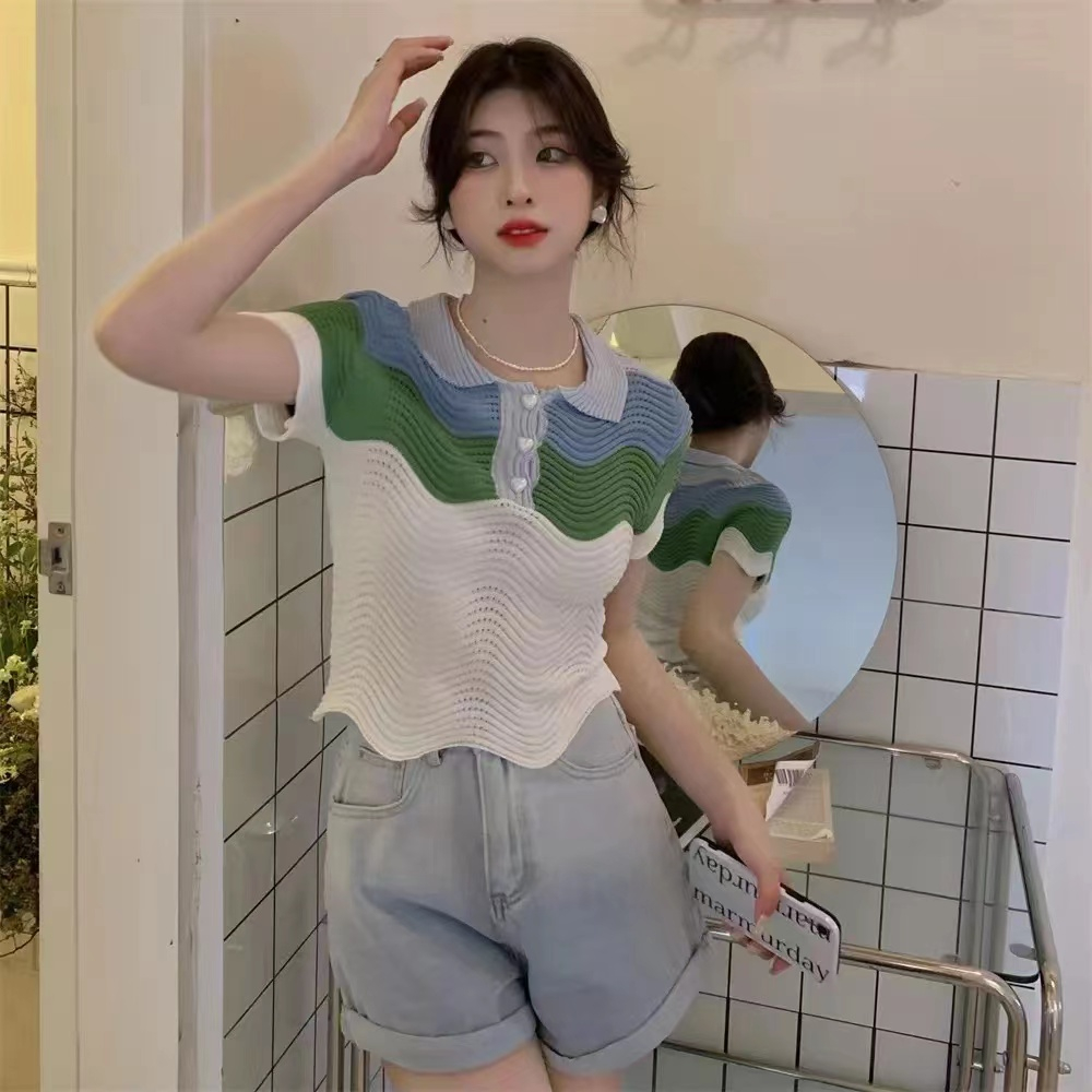 [DODO] 💓พร้อมส่ง💓| เสื้อยืดคอปก ลายคลื่น สีสันสดใส แต่งกระดุมรูปหัวใจ(A495)