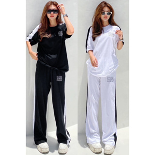 New Collection !!!! Miu Miu Twotone Set  เซทเสื้อคอกลมแขนสั้น ทรง oversize มาพร้อมกางเกงขายาวทรงกระบอกใหญ่