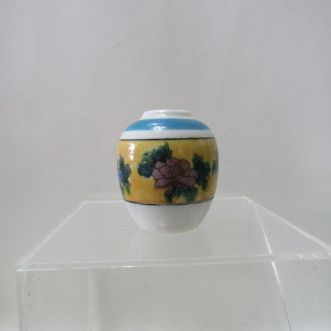 Kutani Japanese Ware Vase 2 colors of flowers แจกันทรงโอ่ง คูตานิ ลายดอกไม้ 2 สี