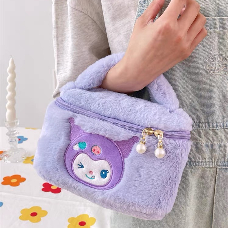 กระเป๋าใส่เครื่องสำอาง ขนนิ่มนุ่ม บรรจุของได้เยอะ ลายการ์ตูน พร้อมหูหิ้ว