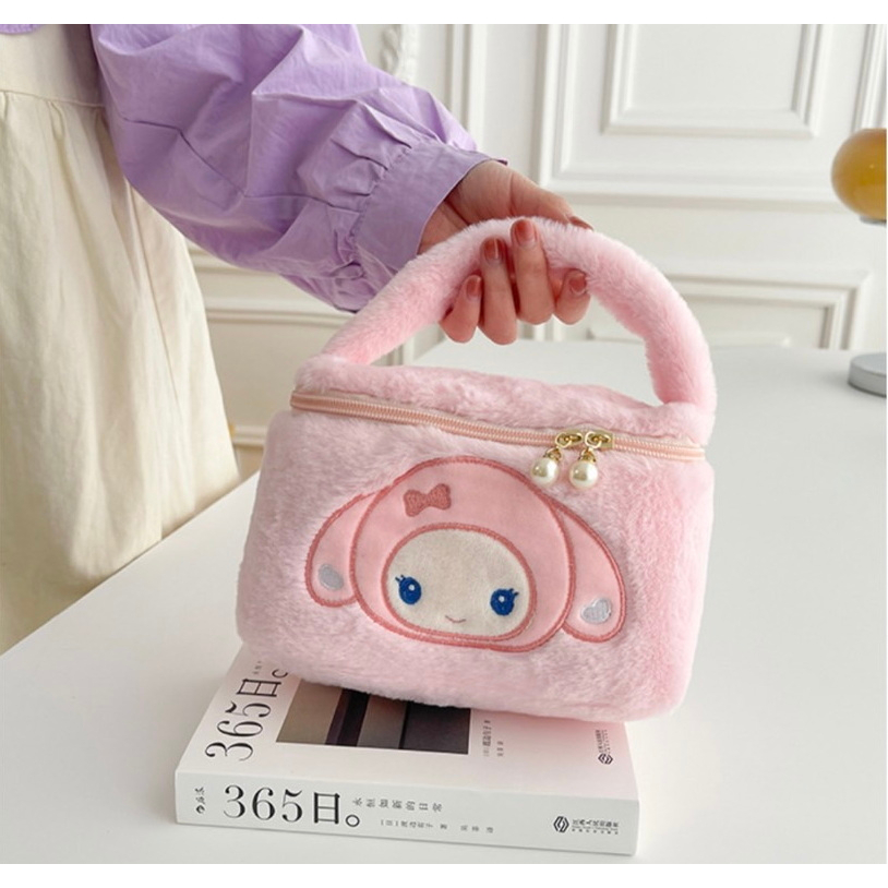 กระเป๋าใส่เครื่องสำอาง ขนนิ่มนุ่ม บรรจุของได้เยอะ ลายการ์ตูน พร้อมหูหิ้ว