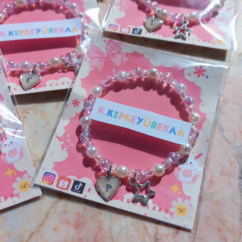 ♡ กำไลมุ้งมิ้ง จี้หัวใจตัวอักษร A - Z ♡( ไหมแบบยืดไม่ขาดแน่นอน 100 %)