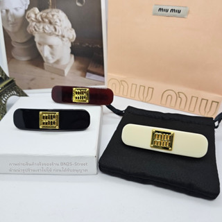 MIU MIU Plexiglas and metal hair clip กิ๊บสปริง งานเรซิ่น ทรงกลม  ติดป้ายโลโก้ มิว มิว อะไหล่ทอง  ขนาด 7x2 cm.