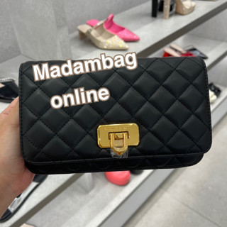 Charles Keith Cressida Quilted Push Lock Clutch กระเป๋าสะพายข้าง ทรงคลัช