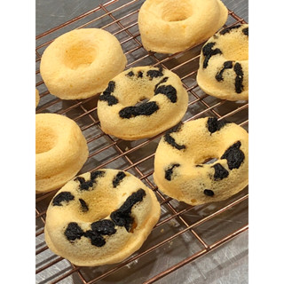 "ขนมโดนัทเค้กกรอบ crispy donut cake