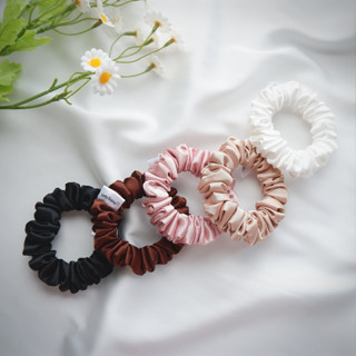 Lady.Daisy |ยางรัดผม​ ผ้าซาติน : Classic​ Luxury​ Collection ​- Size​ S - Satin Scrunchies ยางมัดผม โดนัทมัดผม Handmade