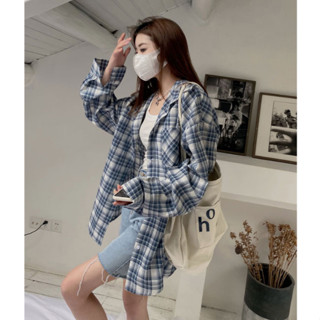 MU2946 เสื้อเชิ้ตหญิงลายตารางแขนยาวกันแดด ขนาดโอเวอร์ไซส์ ใส่คลุม สีฟ้า สไตล์ย้อนยุคสีเข้มๆ woman