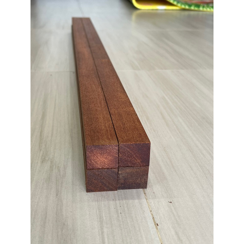 ไม้แดงไทย ขนาด 3x2.5x100 cm จำนวน 4 ตัว ไสเรียบ 4 ด้าน