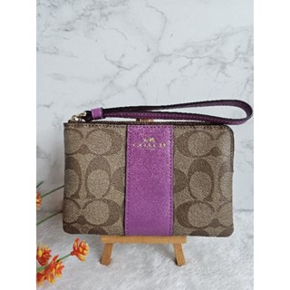 Corner Zip Wristlet in Signature Canvas Coach F58035