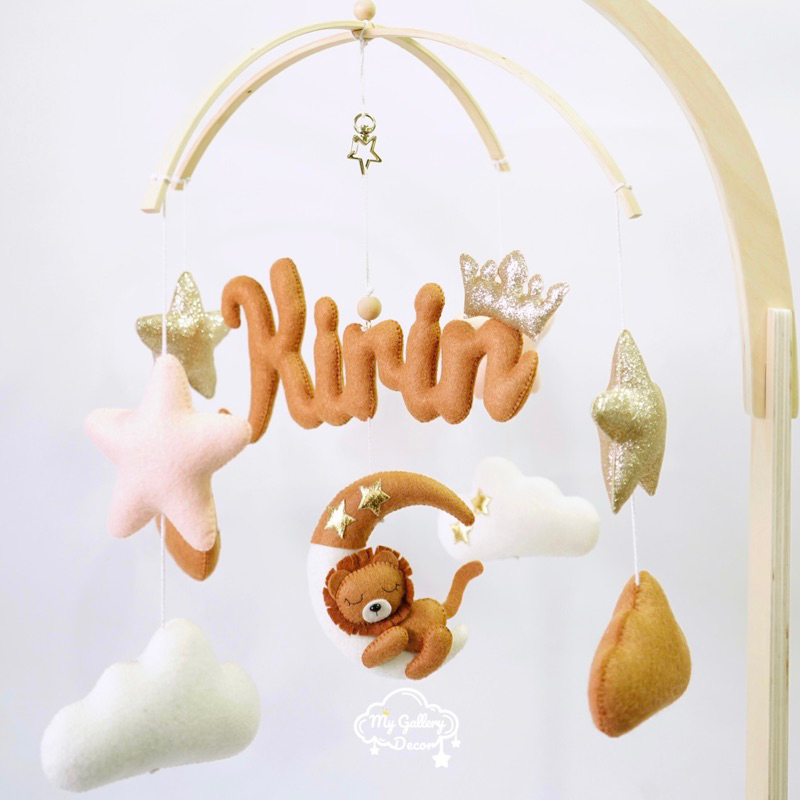 Baby mobile โมบายTwinkling Moon Custom ชื่อได้ งานทำจากผ้าสักหลาด100%  แจ้งชื่อทางเเชทได่เลยค่ะ
