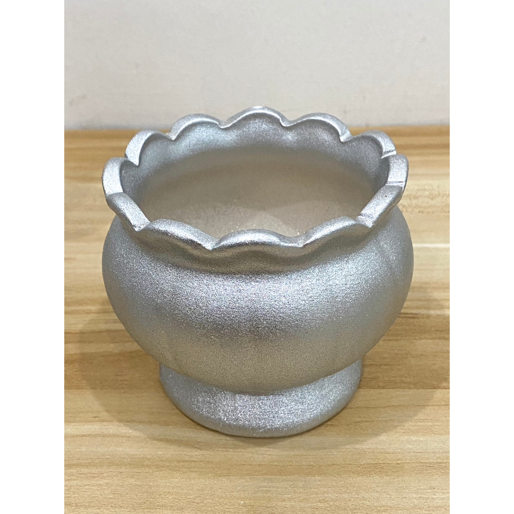 ชุดหน้าพระ เซรามิกพ่นสีเงิน ชุดเซ็ต แจกัน กระถางธูป เชิงเทียน(สินค้าขายเป็นชุด)มี 3 ขนาด - รูปที่ 4