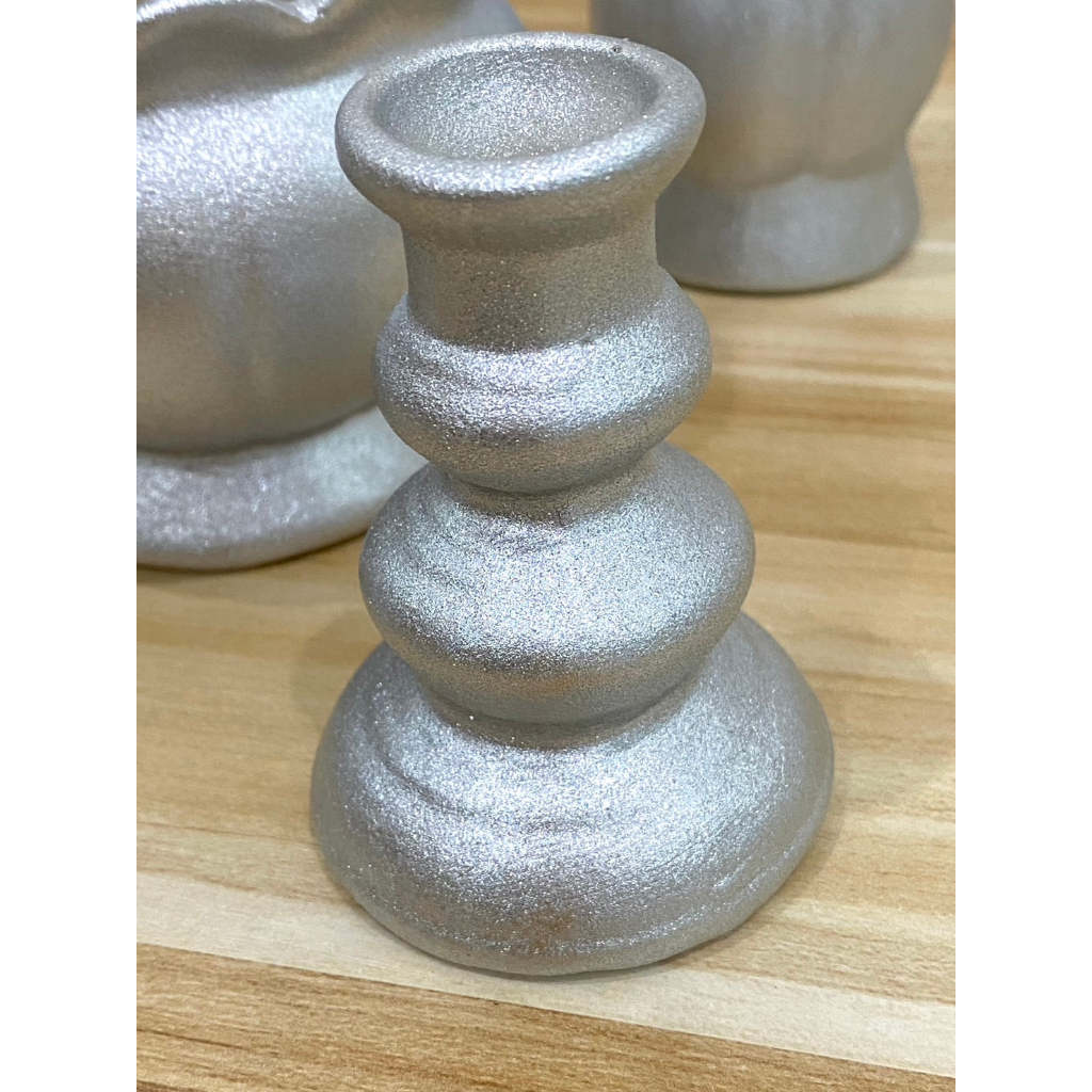 ชุดหน้าพระ เซรามิกพ่นสีเงิน ชุดเซ็ต แจกัน กระถางธูป เชิงเทียน(สินค้าขายเป็นชุด)มี 3 ขนาด - รูปที่ 3