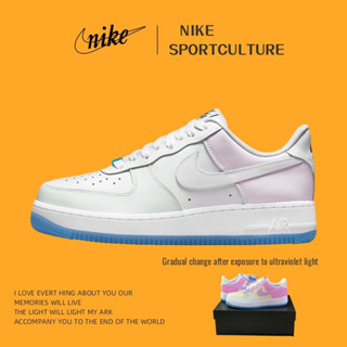 【ของแท้อย่างเป็นทางการ】Nike Air Force One รองเท้าลำลองสำหรับบุรุษและสตรีรองเท้ากีฬาสีขาวและสีน้ำเงิน  (พร้อมกล่อง)