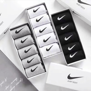 ถุงเท้า NIKE ไนกี้แนวแฟชั่น ทั้งชายและหญิงสามารถใช้ได้ ใส่วิ่งออกกำลังกาย ถุงเท้าฟิตเนส ราคาถูก คละสีได้