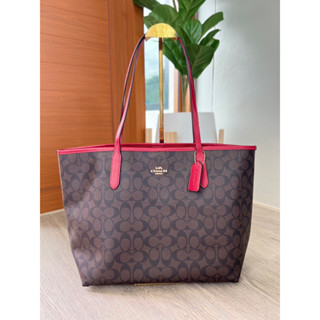 (ผ่อน0%) กระเป๋าสะพาย CITY TOTE IN SIGNATURE CANVAS (COACH 5696) IM/BROWN 1941 RED ลายซี สีน้ำตาลเข้ม สายสะพายสีแดง
