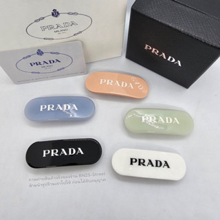 Prada Plexiglas hair clip กิ๊บหนีบผมปราด้า ปริ้นโลโก้ ทรงรี แบบสปริง งานสวย ภาพถ่ายจริง