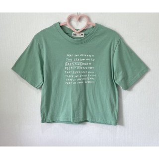 เสื้อยืดมือสอง สีเขียว