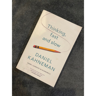 Thinking Fast and Slow Daniel Kahneman มีจุดเหลืองตรงสันนิดหน่อย