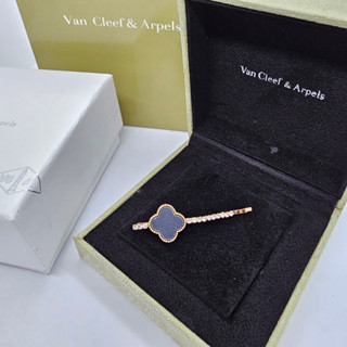 ไม้กิ๊บหนีบผม ใบโคลเวอร์ สไตล์  Van Cleef ตัวก้านประดับคริสตัส ใบโคลเวอร์ รูปดอก สีดำ อะไหล่ทอง งานสวย ราคาเบาๆ