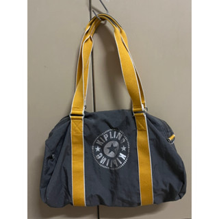 KIPLING ของแท้ กระเป๋าสะพายข้างทรงหมอน travel bag รุ่น ONALO สี Dark Carbon Y  ส่งต่อ