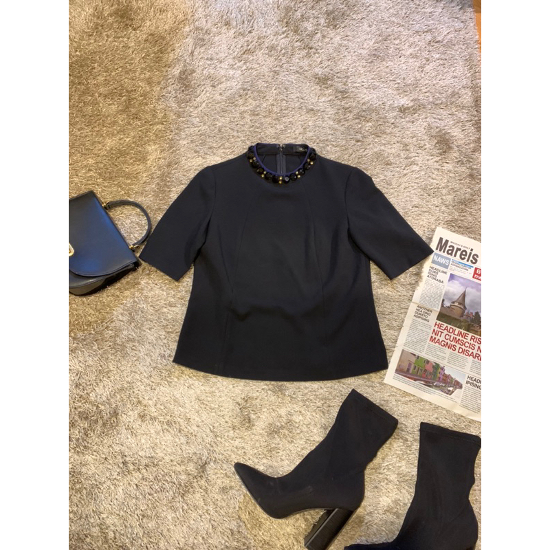 เสื้อแขนสั้นสีดำผู้หญิง แต่งคอเพชรสวยหรูมาก งานแบรนด์ G2OOO🔺Used🔺