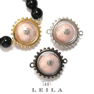 Leila Amulets ลูกอมอิ่มรับทรัพย์ รุ่นพิเศษ สีชมพู ห่วงข้าง (พร้อมกำไลหินฟรีตามรูป)