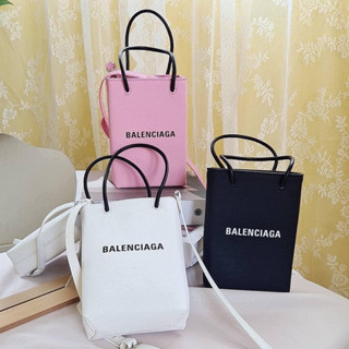 กระเป๋าสะพานข้างงานทรงสวยมีหูถือพร้อม Balenciaga