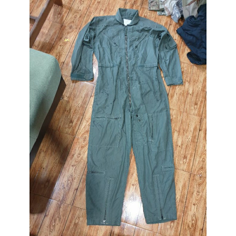 ชุดนักบินทหาร USA  CWU27/P OG size 42  L ผ้าหน่วงไฟ (NOMEX) อก23"รอบอก46" ไหล่21" แขน23" ยาวทั้งตัว6