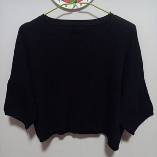 เสื้อครอปไหมพรมสีดำแขนกลาง