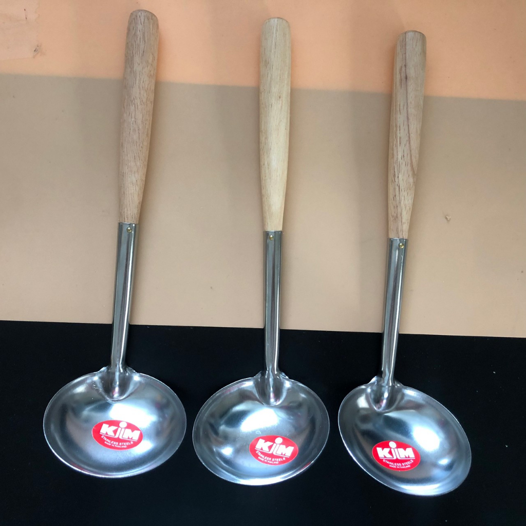 (ยกโหล 12 ชิ้น) No.594  กระบวย สแตนเลส ด้ามจับไม้ เครื่องครัว