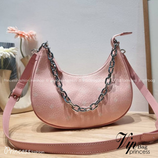 M.C.M AREN CRESCENT HOBO IN VISETOS **รอบราคาพิเศษต่ำกว่าทุน** รูปทรง half moon ยอดฮิต ตอบโจทย์ได้ทุกลุค ทุกไลฟ์สไตล์